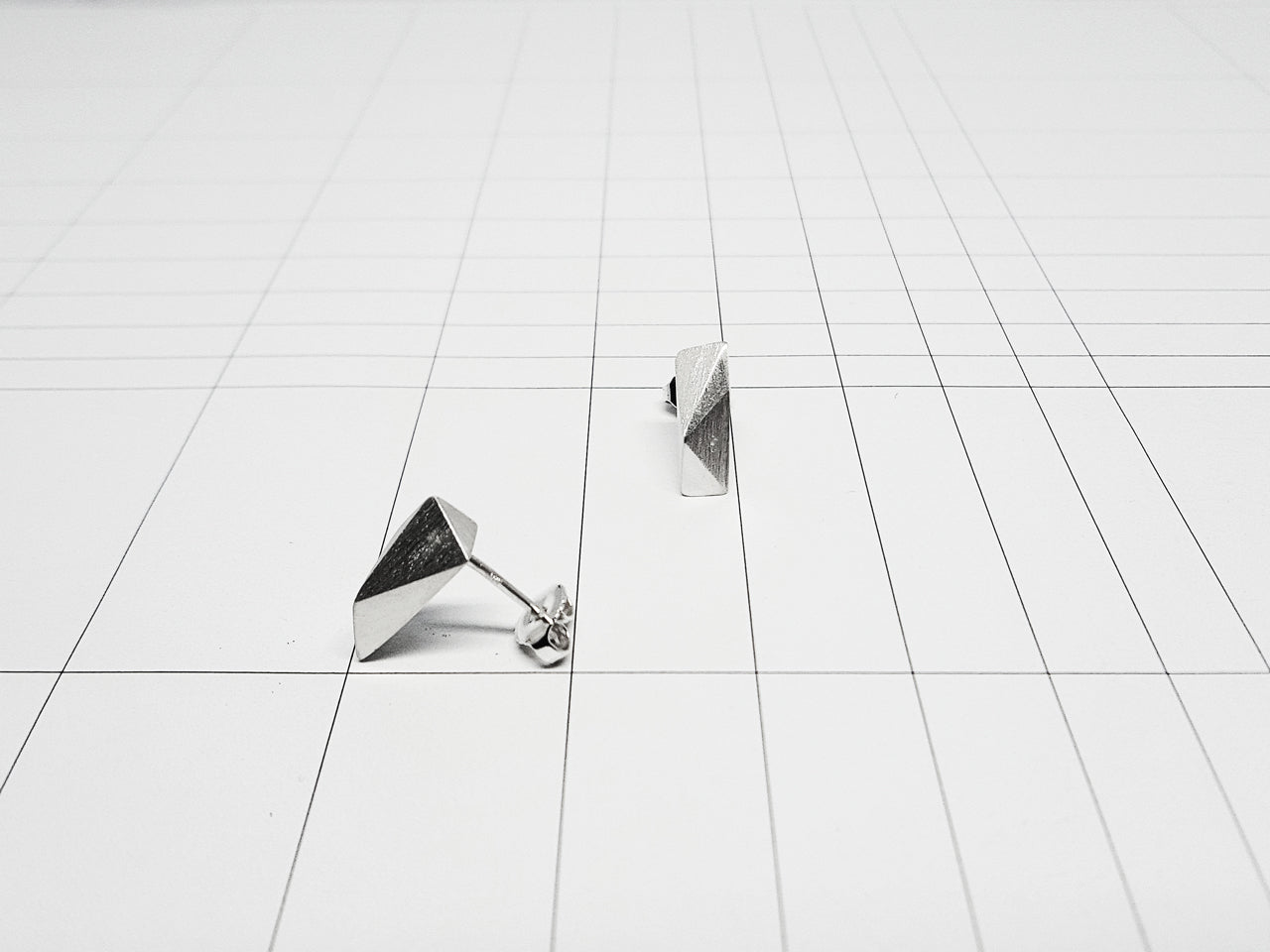 FACET EARRINGS 5.1.SILVER
