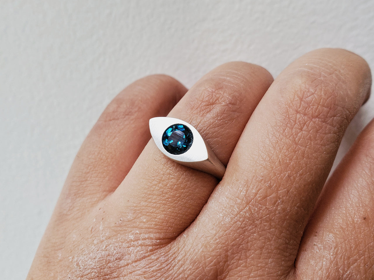 LUCKY EYE RING