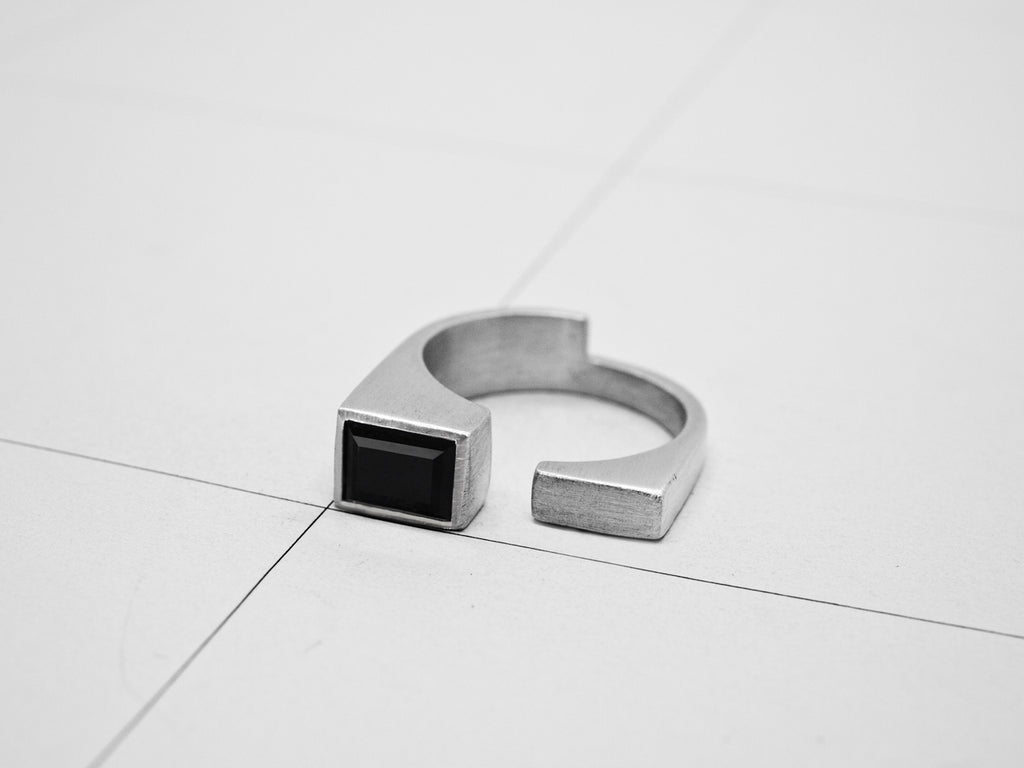 RIFT RING 2.3.SILVER w/ SPINEL